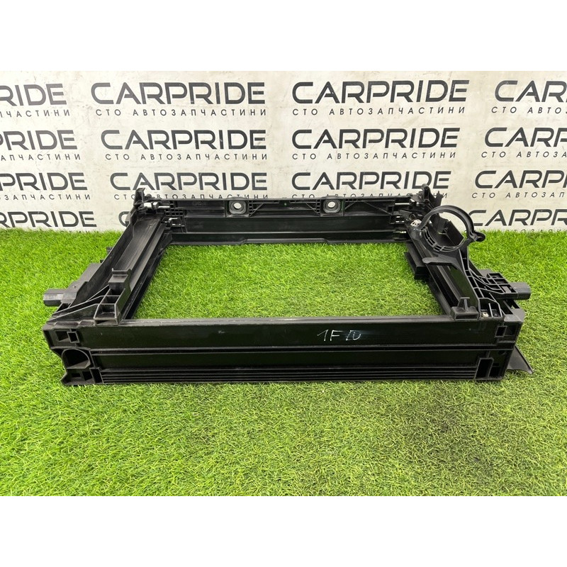 Рамка радіатора (кузов і елементи) BMW 5-series F10 2013 N63B44 17117625981