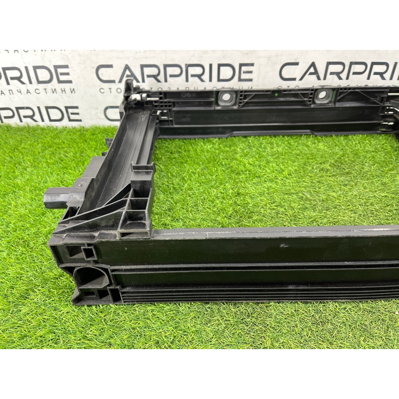 Рамка радіатора (кузов і елементи) BMW 5-series F10 2013 N63B44 17117625981