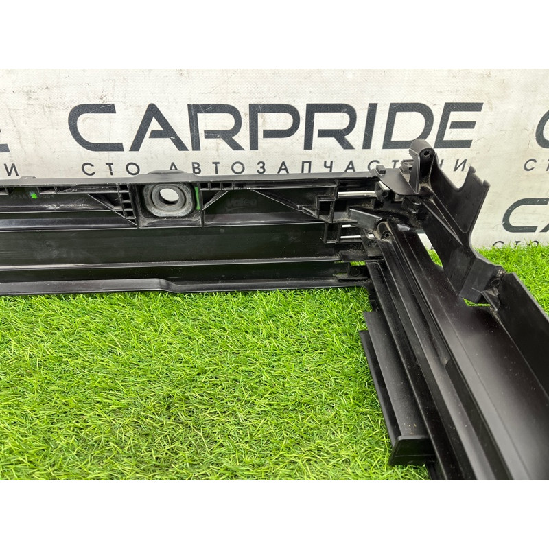 Рамка радіатора (кузов і елементи) BMW 5-series F10 2013 N63B44 17117625981