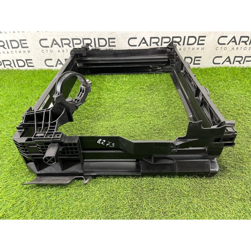 Рамка радіатора (кузов і елементи) BMW 5-series F10 2013 N63B44 17117625981