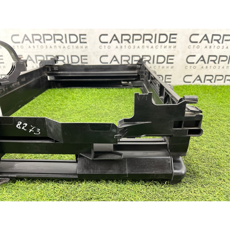 Рамка радіатора (кузов і елементи) BMW 5-series F10 2013 N63B44 17117625981