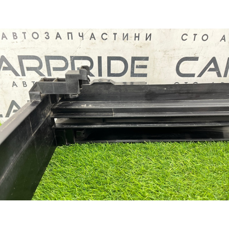 Рамка радіатора (кузов і елементи) BMW 5-series F10 2013 N63B44 17117625981