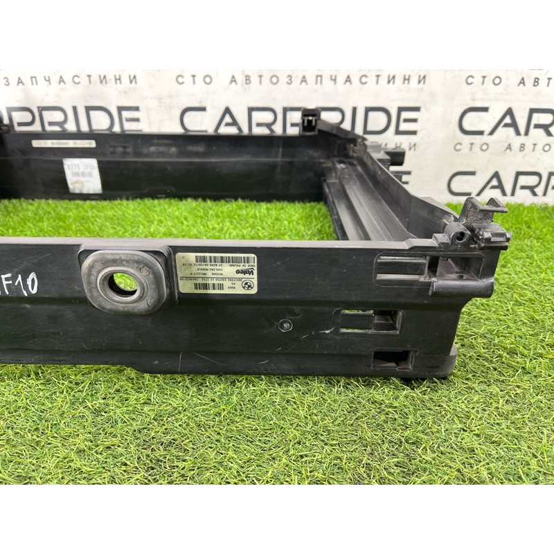 Рамка радіатора (кузов і елементи) BMW 5-series F10 2013 N63B44 17117625981