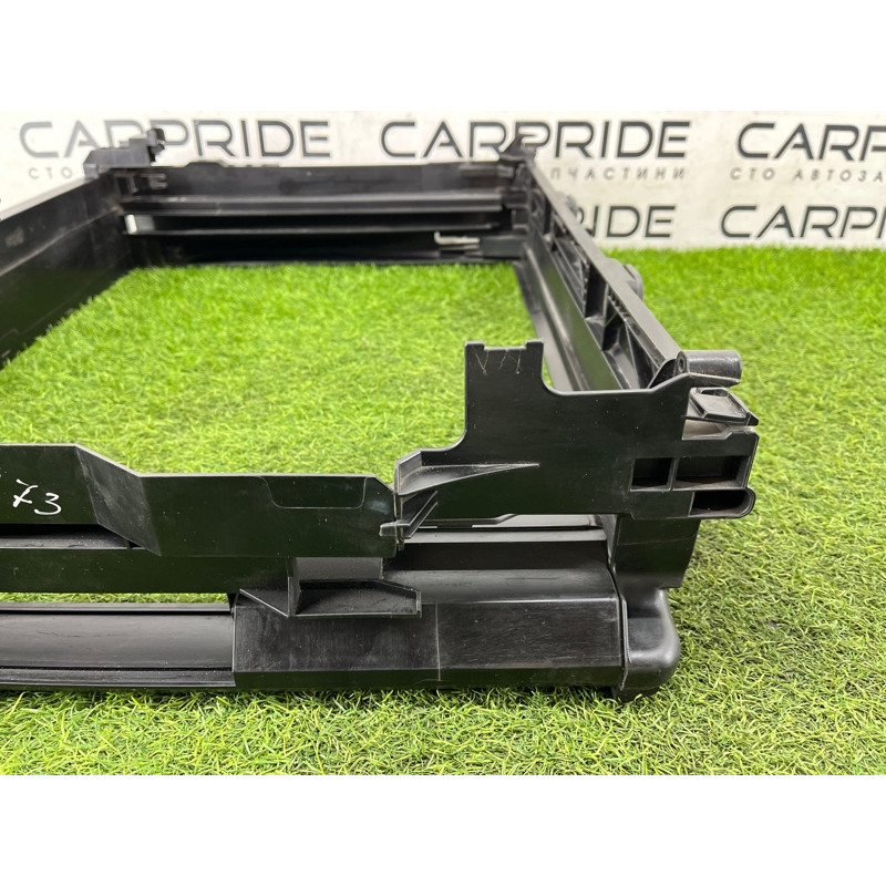 Рамка радіатора (кузов і елементи) BMW 5-series F10 2013 N63B44 17117625981