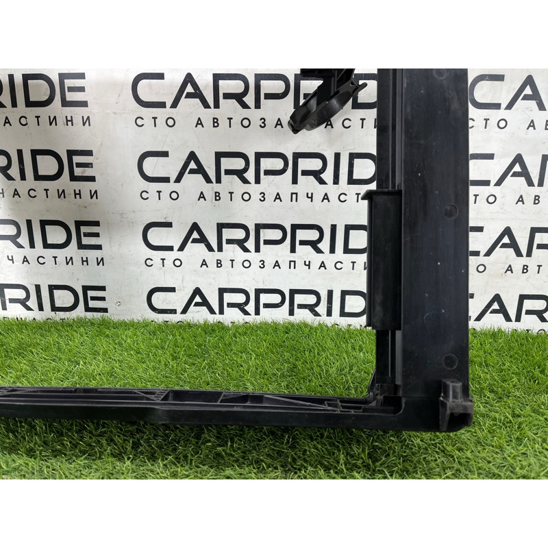 Рамка радіатора (кузов і елементи) BMW 5-series F10 2013 N63B44 17117625981