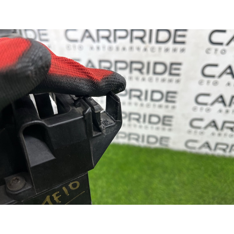 Рамка радіатора (кузов і елементи) BMW 5-series F10 2013 N63B44 17117625981