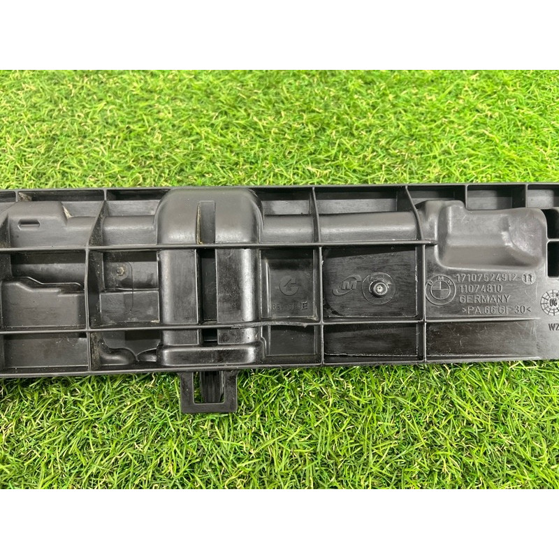 Крепление радиатора (кузов и элементы) BMW 3-series E93 2008 3.0 N54 17107524912