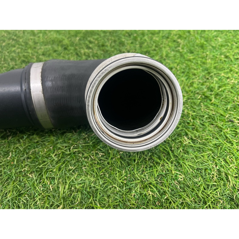 Патрубок интеркулера (двигатель и элементы) BMW 3-series E93 2008 3.0 N54 13717590304