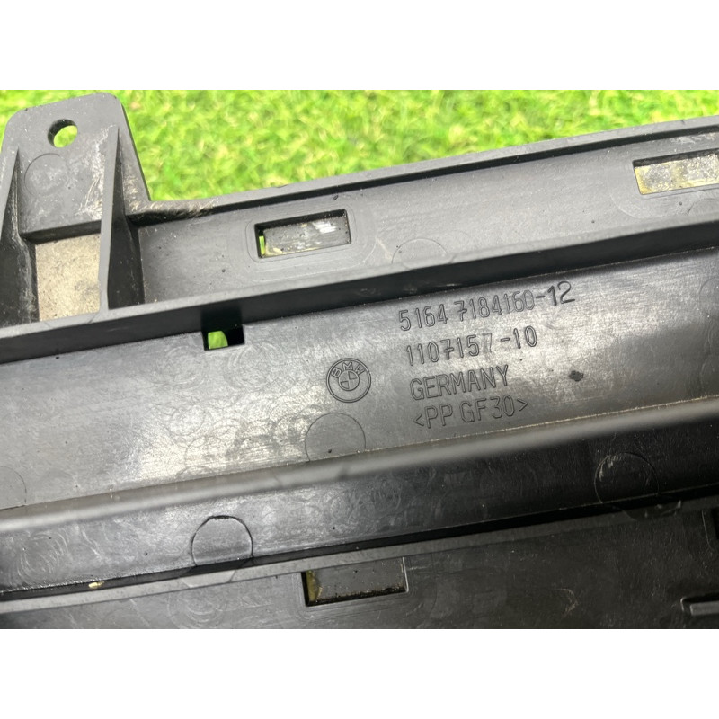 Кронштейн фары (кузов и элементы) BMW 7-series F02 2011 4.4 N63 51647184160