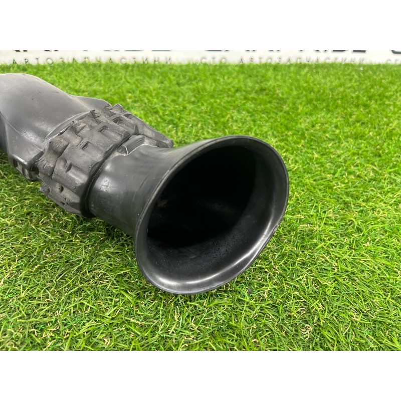 Патрубок воздушного фильтра (впускная система) Volkswagen Touareg NF 2013 3.6 7P6129609A