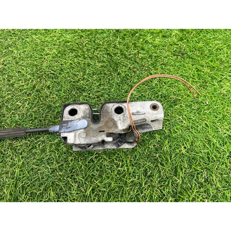 Замок капота (кузов и элементы) Volkswagen Touareg NF 2012 3.6 CGRA 7P6823509C