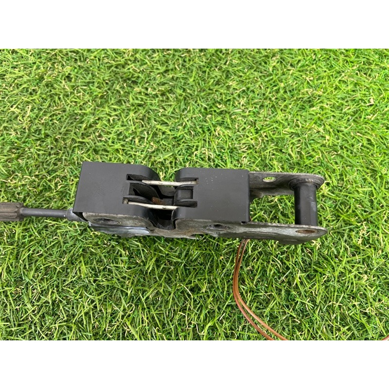 Замок капота (кузов и элементы) Volkswagen Touareg NF 2012 3.6 CGRA 7P6823509C