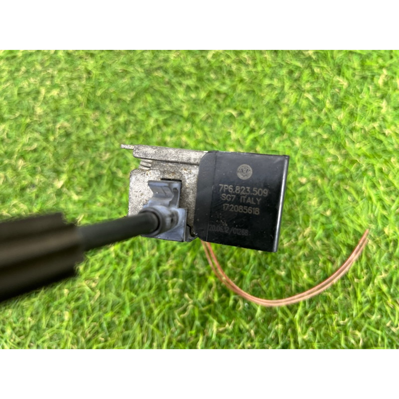 Замок капота (кузов и элементы) Volkswagen Touareg NF 2012 3.6 CGRA 7P6823509C