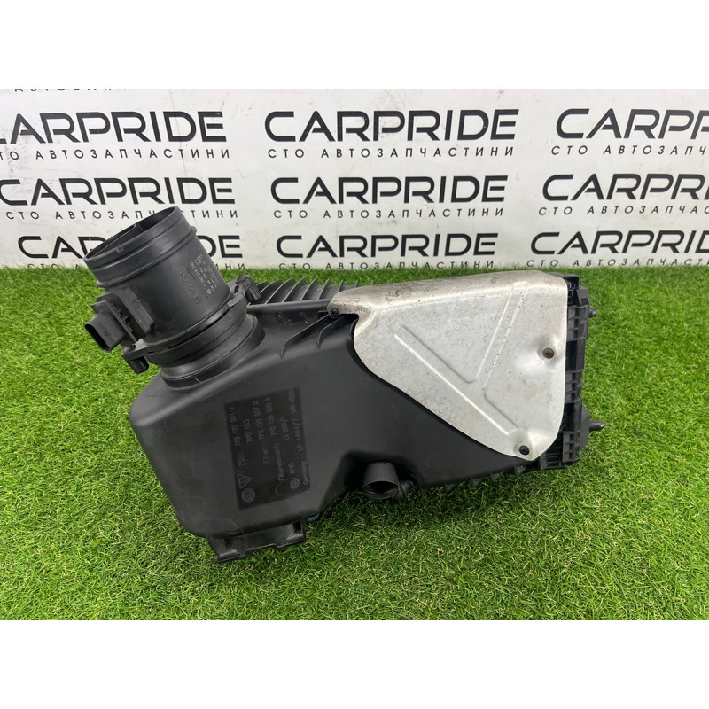 Корпус воздушного фильтра (впускная система) Volkswagen Touareg NF 2012 3.6 CGRA 7P6129607Q