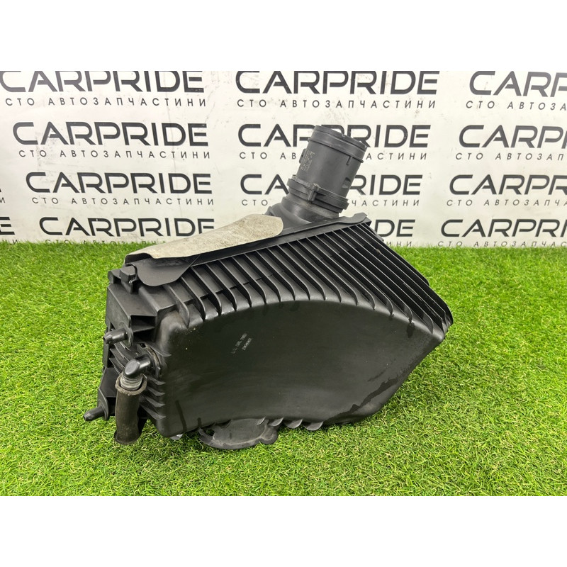 Корпус воздушного фильтра (впускная система) Volkswagen Touareg NF 2012 3.6 CGRA 7P6129607Q