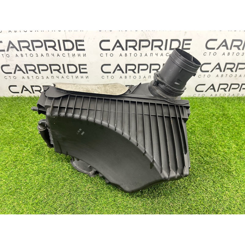 Корпус воздушного фильтра (впускная система) Volkswagen Touareg NF 2012 3.6 CGRA 7P6129607Q