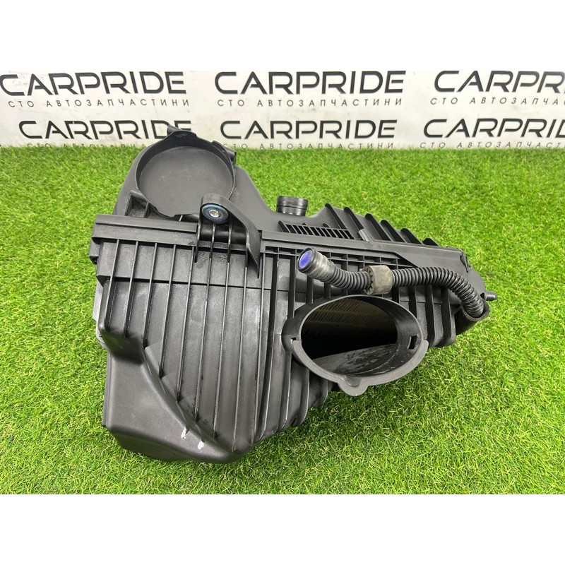 Корпус воздушного фильтра (впускная система) Volkswagen Touareg NF 2012 3.6 CGRA 7P6129607Q