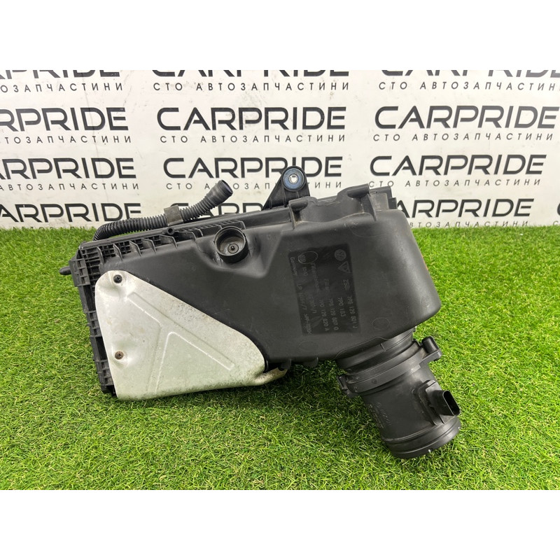 Корпус воздушного фильтра (впускная система) Volkswagen Touareg NF 2012 3.6 CGRA 7P6129607Q