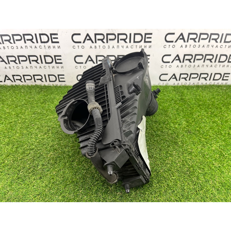 Корпус воздушного фильтра (впускная система) Volkswagen Touareg NF 2012 3.6 CGRA 7P6129607Q