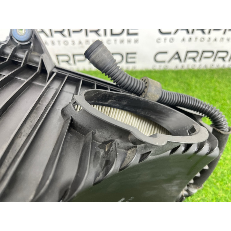 Корпус воздушного фильтра (впускная система) Volkswagen Touareg NF 2012 3.6 CGRA 7P6129607Q