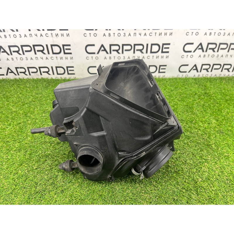 Корпус воздушного фильтра (впускная система) AUDI Q5 8R 2012 3.2 CALB 8K0133837E