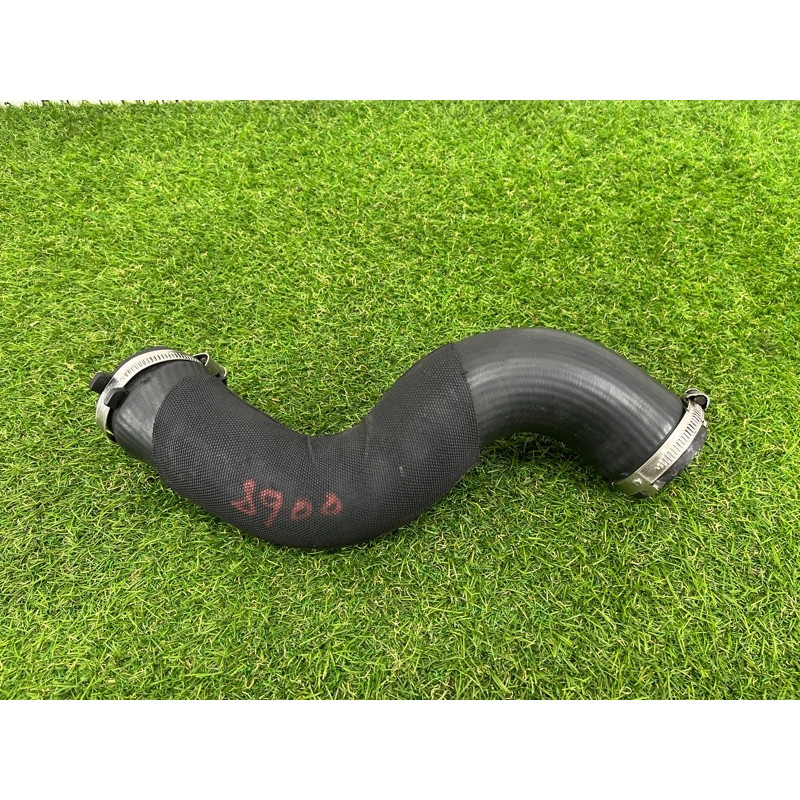 Патрубок интеркулера (двигатель и элементы) AUDI A4 B8 2012 2.0 CAEB 8K0145737J