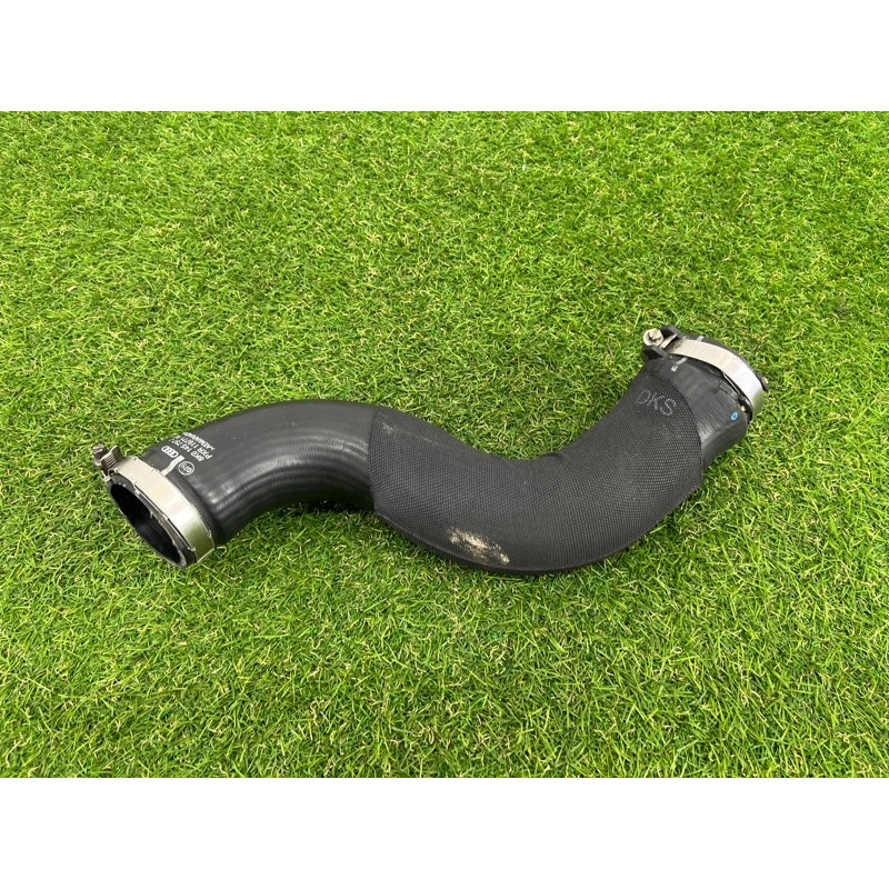 Патрубок интеркулера (двигатель и элементы) AUDI A4 B8 2012 2.0 CAEB 8K0145737J