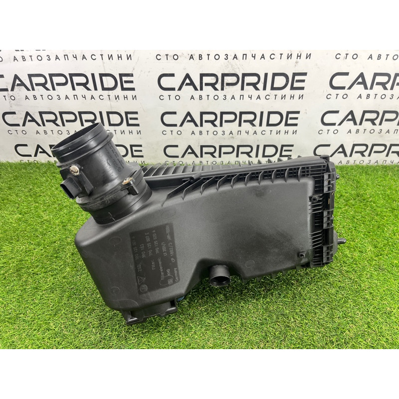 Корпус воздушного фильтра (впускная система) Volkswagen Touareg NF 2011 3.0 TDI 7P0129607E