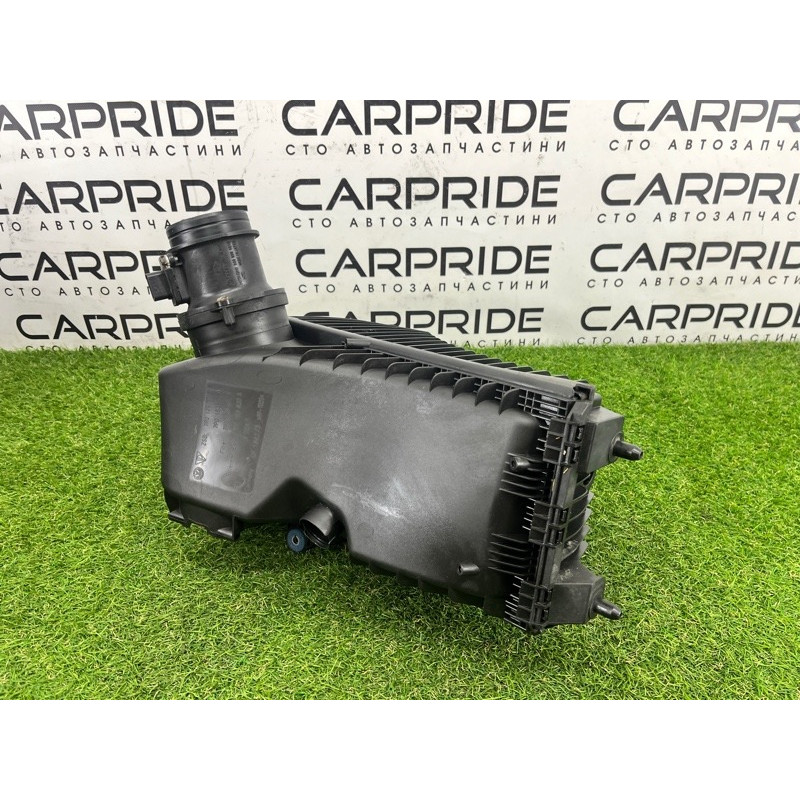 Корпус воздушного фильтра (впускная система) Volkswagen Touareg NF 2011 3.0 TDI 7P0129607E