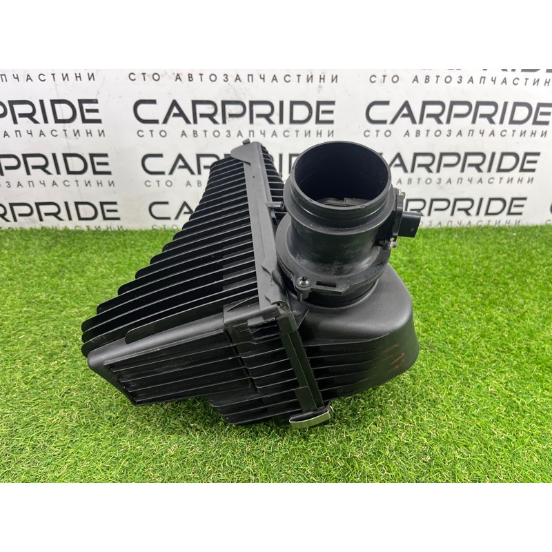 Корпус воздушного фильтра (впускная система) Volkswagen Touareg NF 2011 3.0 TDI 7P0129607E