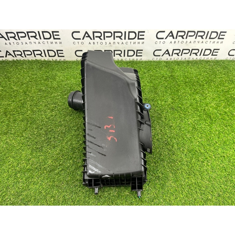 Корпус воздушного фильтра (впускная система) Volkswagen Touareg NF 2011 3.0 TDI 7P0129607E