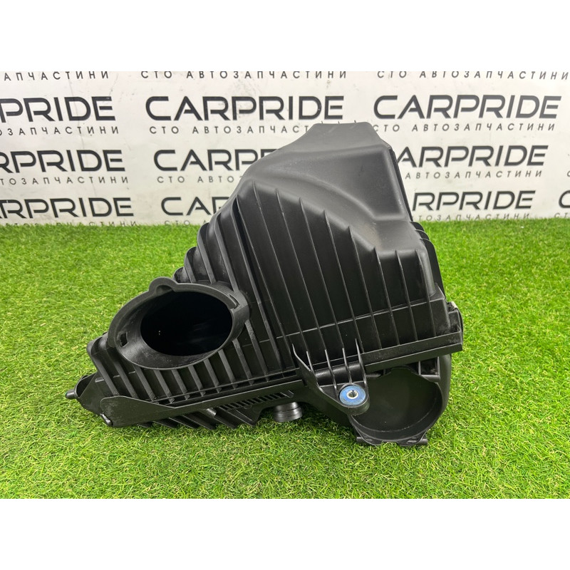 Корпус воздушного фильтра (впускная система) Volkswagen Touareg NF 2011 3.0 TDI 7P0129607E