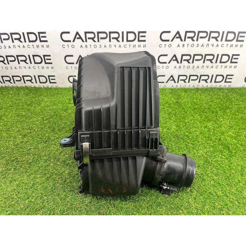 Корпус воздушного фильтра (впускная система) Volkswagen Touareg NF 2011 3.0 TDI 7P0129607E