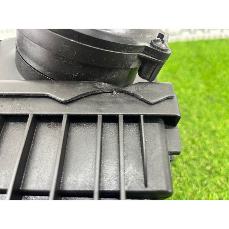 Корпус воздушного фильтра (впускная система) Volkswagen Touareg NF 2011 3.0 TDI 7P0129607E