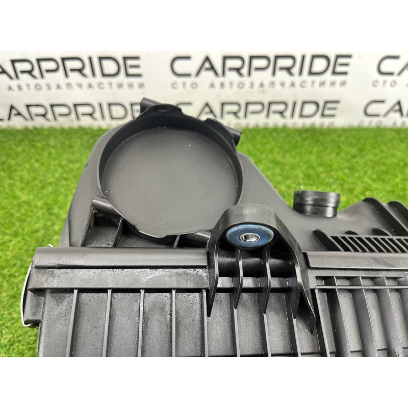 Корпус воздушного фильтра (впускная система) Volkswagen Touareg NF 2011 3.0 TDI 7P0129607E