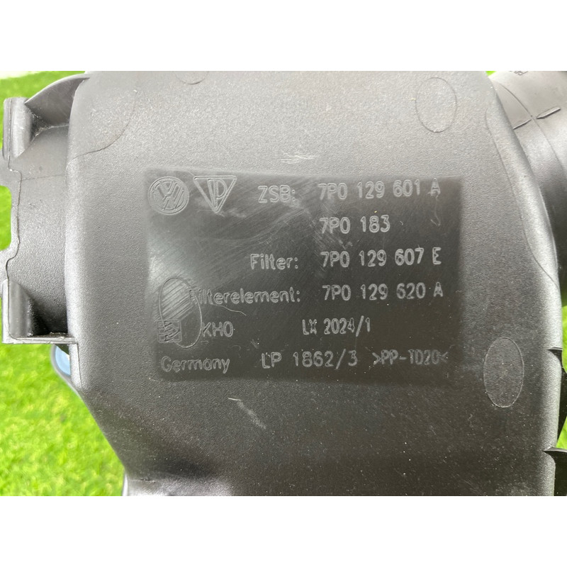 Корпус воздушного фильтра (впускная система) Volkswagen Touareg NF 2011 3.0 TDI 7P0129607E