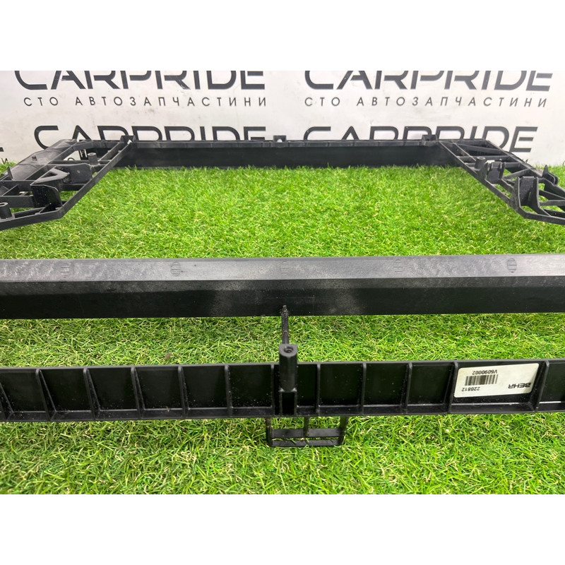 Рамка радиатора (кузов и элементы) Volkswagen Touareg NF 2012 3.6 CGRA 7P0121093D