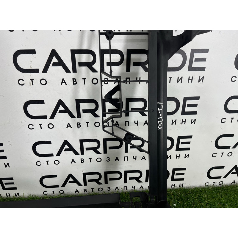 Рамка радиатора (кузов и элементы) Volkswagen Touareg NF 2012 3.6 CGRA 7P0121093D