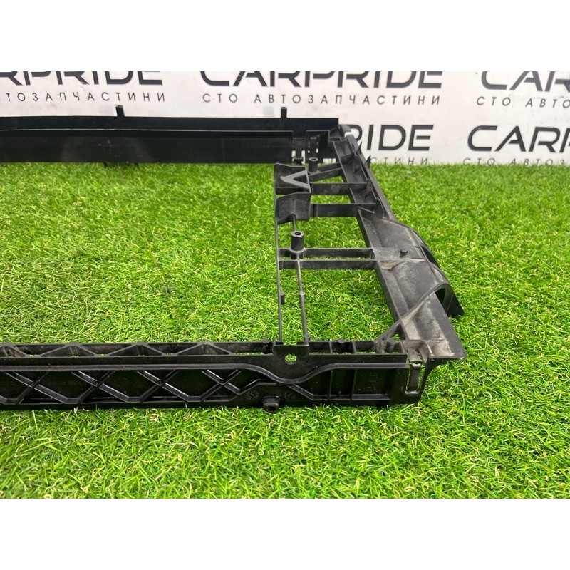 Рамка радиатора (кузов и элементы) Volkswagen Touareg NF 2012 3.6 CGRA 7P0121093D