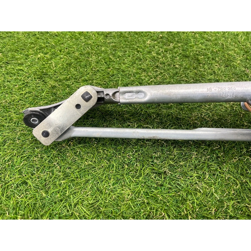 Трапеція склоочисників (кузов і елементи) BMW 3-series E93 2008 3.0 N54 61617161711