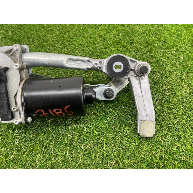 Трапеція склоочисників (кузов і елементи) BMW 3-series E93 2008 3.0 N54 61617161711