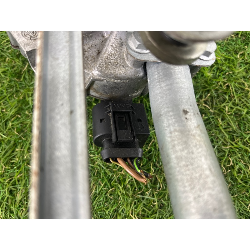 Трапеція склоочисників (кузов і елементи) BMW 3-series E93 2008 3.0 N54 61617161711