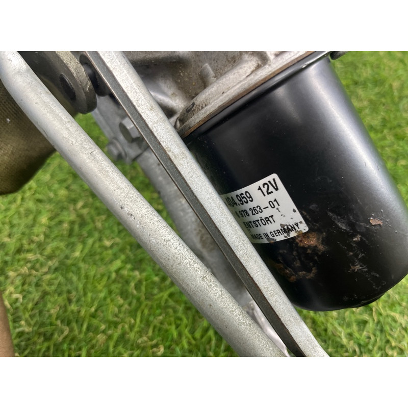 Трапеція склоочисників (кузов і елементи) BMW 3-series E93 2008 3.0 N54 61617161711