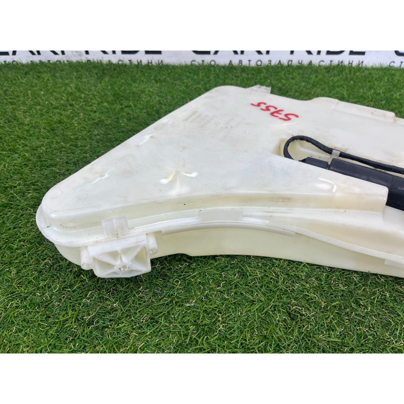 Бачок омывателя (кузов и элементы) BMW 7-series F02 2011 4.4 N63 61667269667