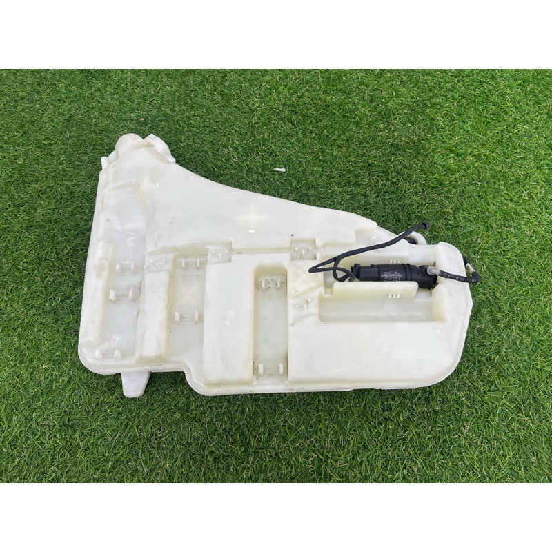 Бачок омывателя (кузов и элементы) BMW 7-series F02 2011 4.4 N63 61667269667
