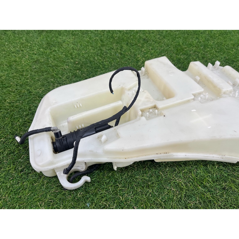 Бачок омывателя (кузов и элементы) BMW 7-series F02 2011 4.4 N63 61667269667