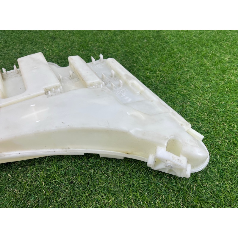 Бачок омывателя (кузов и элементы) BMW 7-series F02 2011 4.4 N63 61667269667