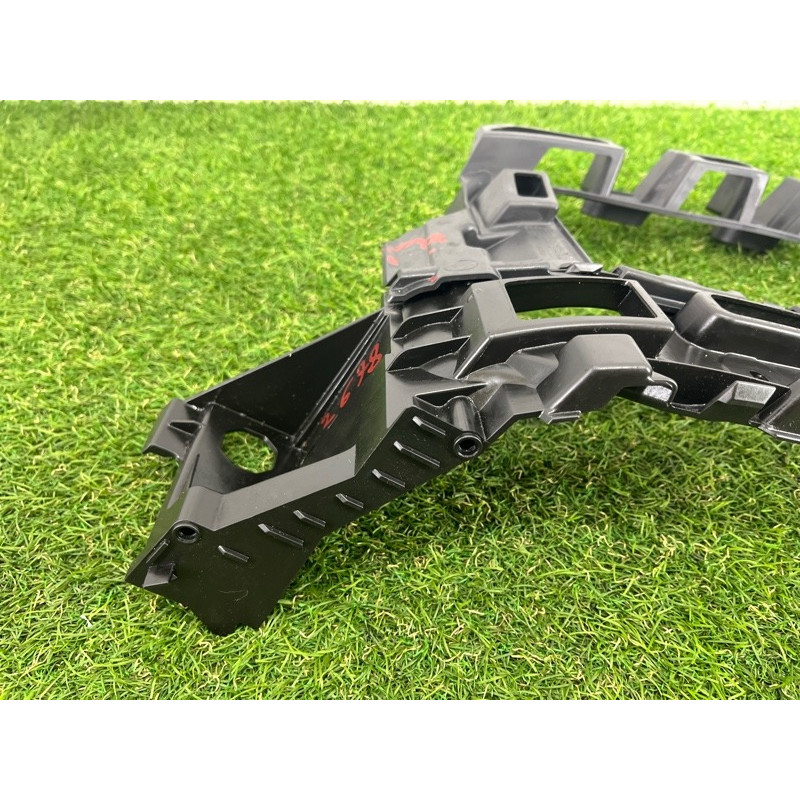 Крепление бампера (кузов и элементы) Volkswagen Touareg NF 2013 3.6 7P6807375B