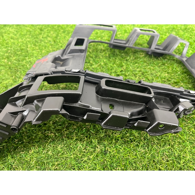 Крепление бампера (кузов и элементы) Volkswagen Touareg NF 2013 3.6 7P6807375B