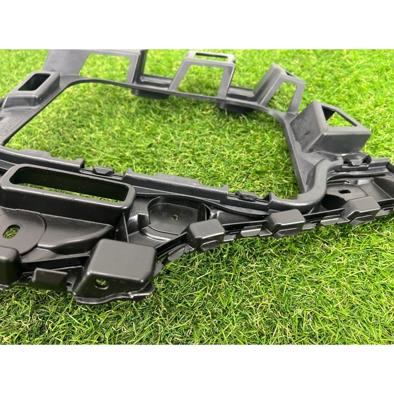 Крепление бампера (кузов и элементы) Volkswagen Touareg NF 2013 3.6 7P6807375B